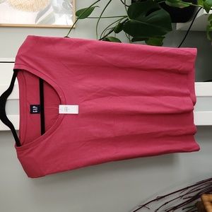 Gap size med pink tee with removable shoulder pads